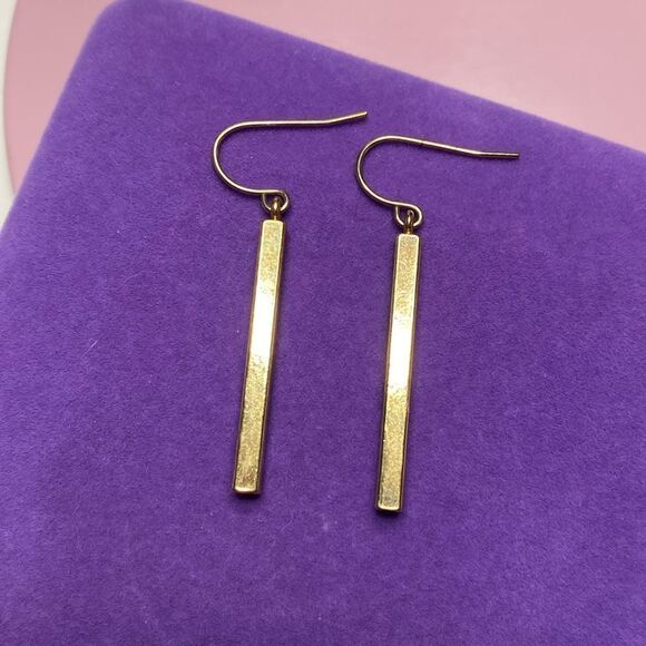 💛 Classic Gold Plated Rectangular Bar Drop Earrings - Picture 1 of 4